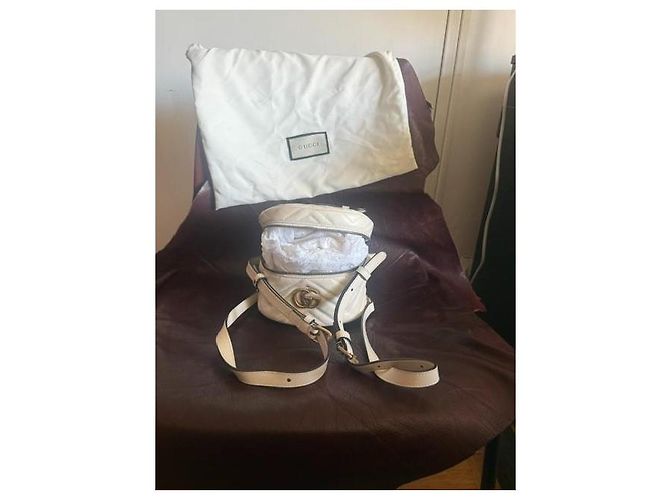 Mochila Gucci Marmont em couro branco acolchoado - vista 7