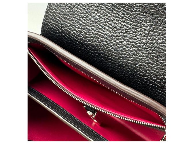 Borsa a tracolla Louis Vuitton Capucines BB Nero - vista 11