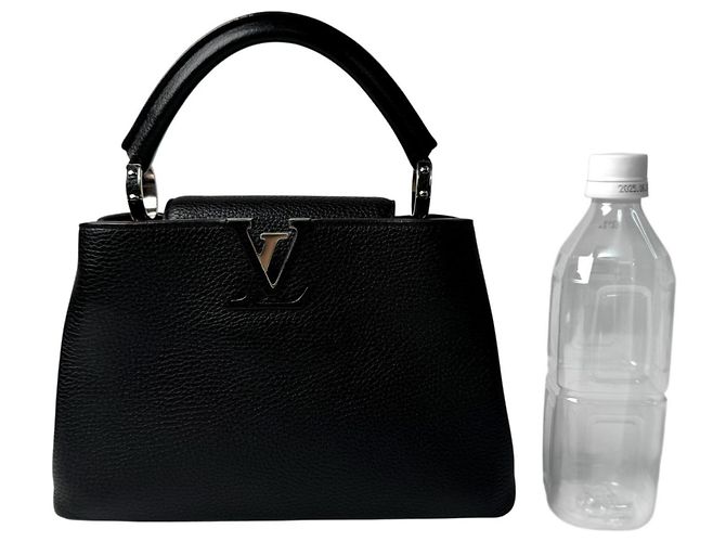 Borsa a tracolla Louis Vuitton Capucines BB Nero - vista 14