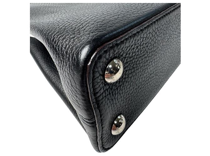 Borsa a tracolla Louis Vuitton Capucines BB Nero - vista 15