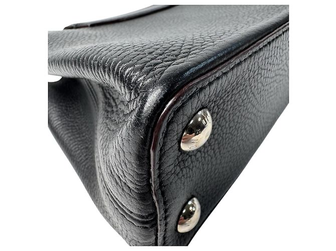 Borsa a tracolla Louis Vuitton Capucines BB Nero - vista 17
