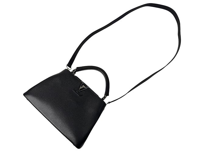 Borsa a tracolla Louis Vuitton Capucines BB Nero - vista 2