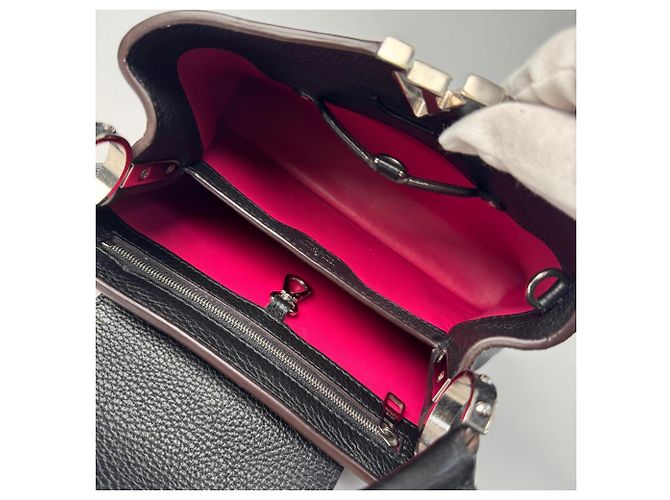 Borsa a tracolla Louis Vuitton Capucines BB Nero - vista 9