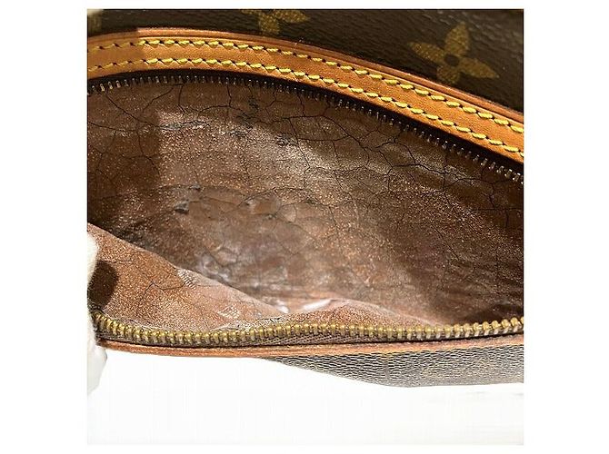 Clutch Louis Vuitton Marly Dragonne PM Monogram Marrone - vista 9