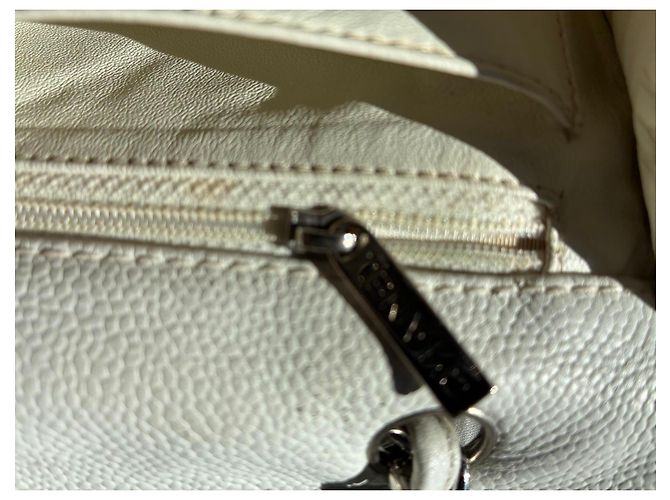 Timeless Borsa Chanel Classic in pelle caviar bianca Bianco - vista 3