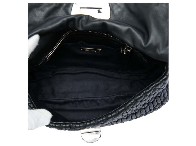 Miu Miu Borsa a tracolla con patta in nappa matelassé nero con cristalli - vista 4