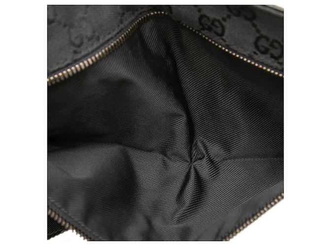 Gucci Gürteltasche aus schwarzem GG-Canvas mit Doppelformat - Ansicht 4
