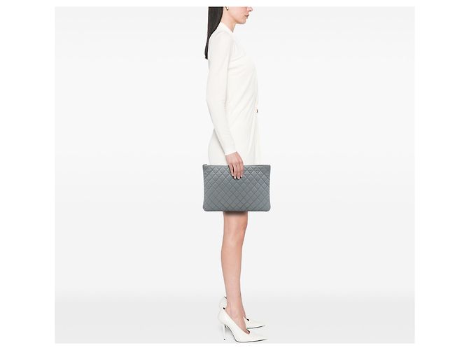 Clutch Chanel Gray Large Quilted Caviar O Case Marrone - vista 6