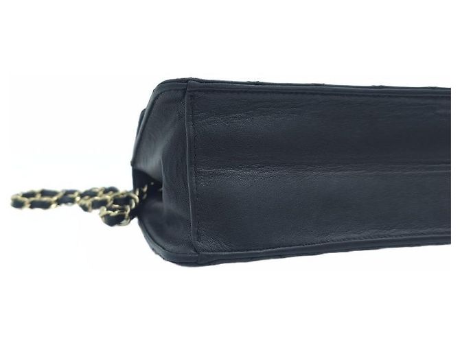 Chanel Vintage Classic gesteppte Lammfell Schultertasche und Umhängetasche mit Einzelflip Schwarz - Ansicht 6