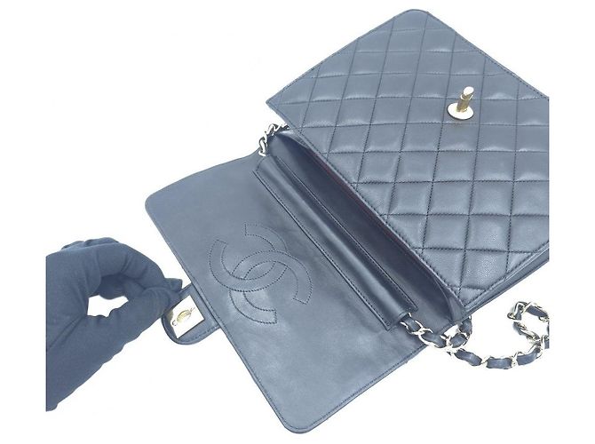 Chanel Vintage Classic gesteppte Lammfell Schultertasche und Umhängetasche mit Einzelflip Schwarz - Ansicht 9