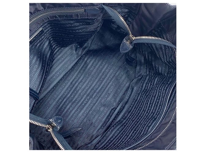 Prada Borsa shopper a tracolla in nylon Pocono con logo argento Blu - vista 7