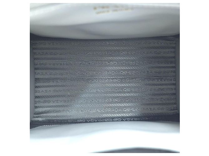Prada Piccola borsa tote e a tracolla in pelle Saffiano monocromatica Sky Blue - vista 20