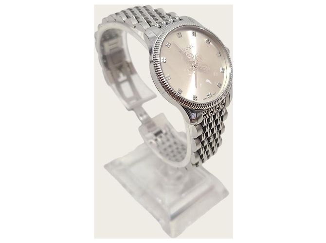 Gucci Timeless Bee Damenuhr aus Metall - Ansicht 3