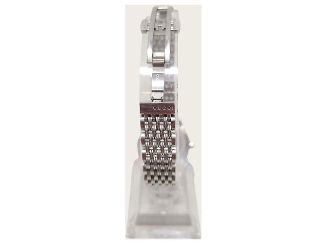 Gucci Timeless Bee Damenuhr aus Metall - Ansicht 5