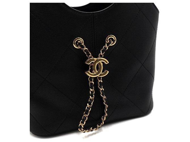 Chanel Piccola borsa tote in pelle di vitello nera con logo CC dorato Nero - vista 9