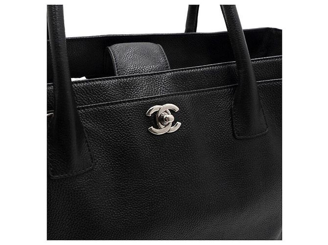 Chanel Borsa Tote Surf in pelle di vitello nera con CC argento, borsa a tracolla Nero - vista 11