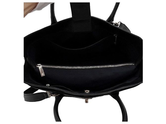 Chanel Borsa Tote Surf in pelle di vitello nera con CC argento, borsa a tracolla Nero - vista 6