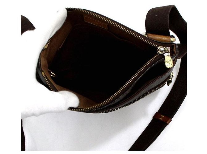 Louis Vuitton Pochette Valmy PM in tela Monogram, borsa a tracolla da uomo Multicolore - vista 5