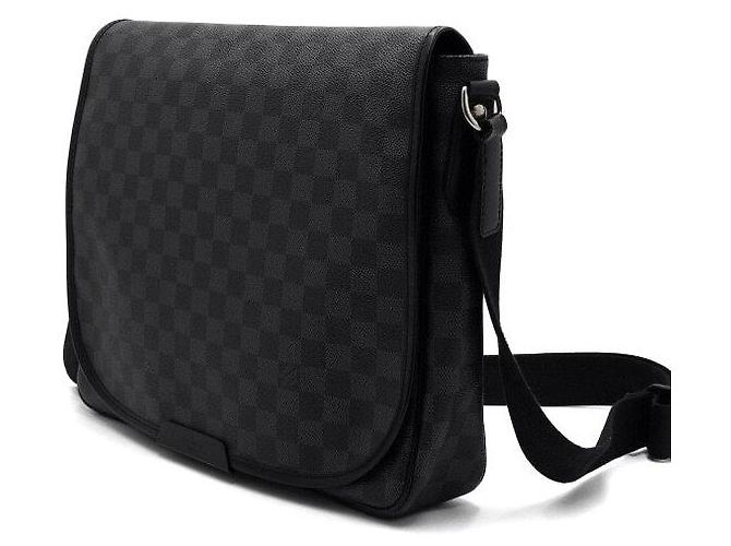 Louis Vuitton Borsa a tracolla Messenger Daniel MM in tela Damier Graphite Marrone - vista 2