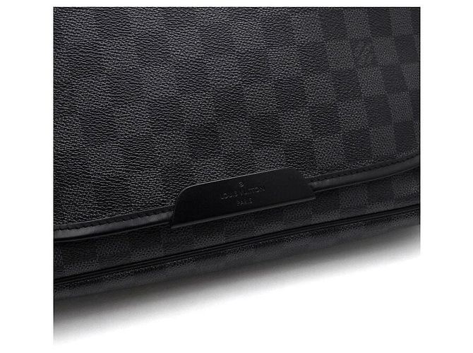 Louis Vuitton Borsa a tracolla Messenger Daniel MM in tela Damier Graphite Marrone - vista 8