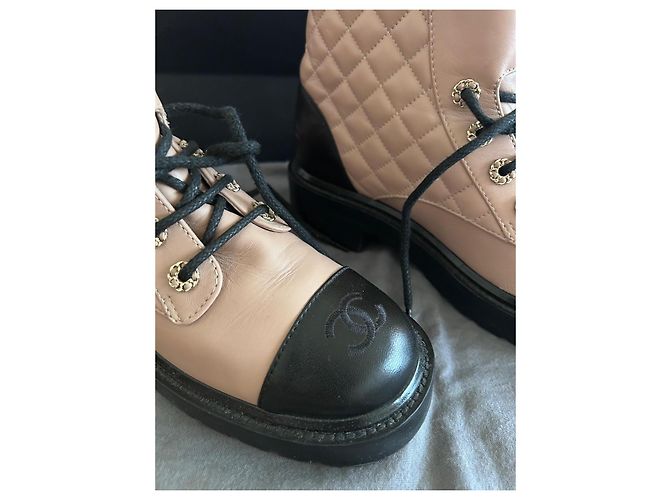 Chanel Stivaletti combat in pelle trapuntata Beige e Nero - vista 3