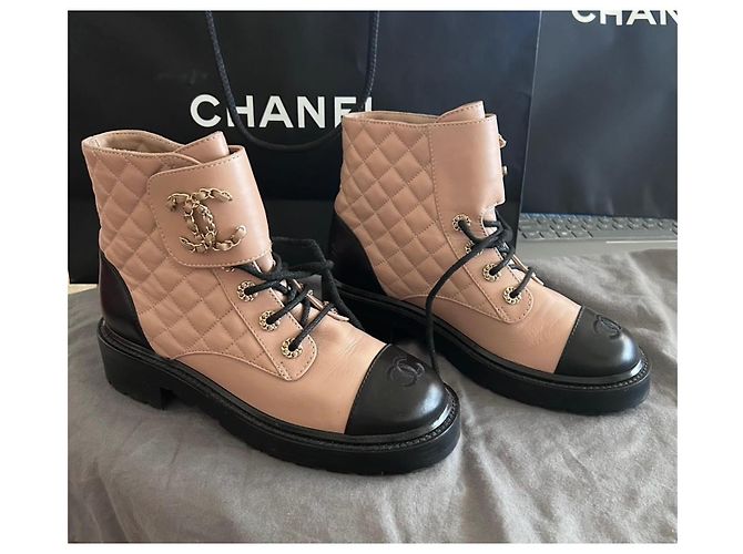 Chanel Stivaletti combat in pelle trapuntata Beige e Nero - vista 6