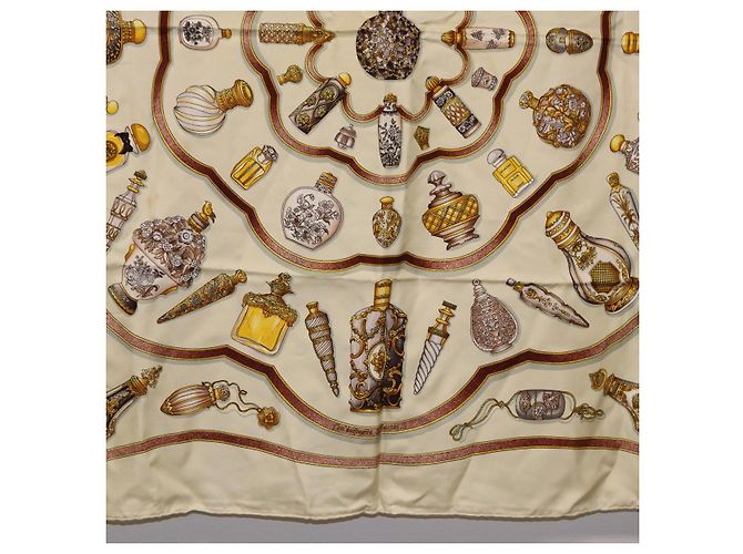 Hermès Sciarpa HERMES Carre 90 in seta beige Auth 193213 - vista 9