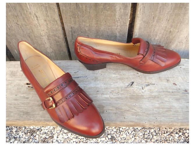 Bally Zapatos de cuero marrón con flecos y hebilla para mujer Castaño - vista 2