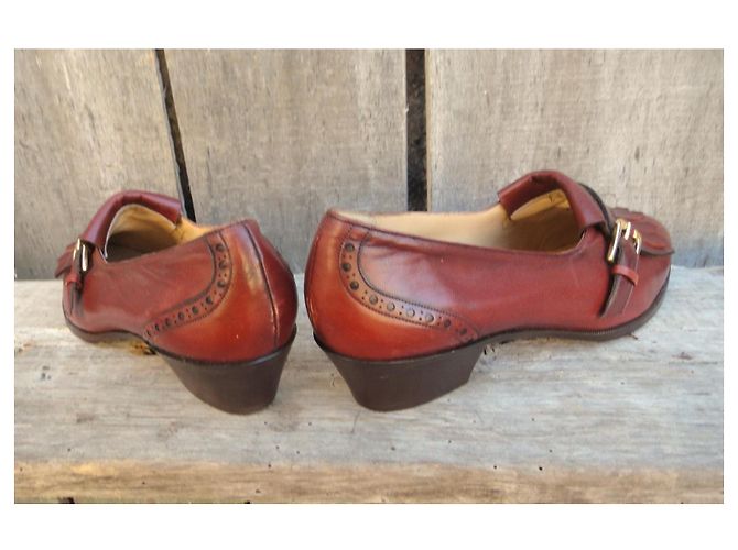 Bally Zapatos de cuero marrón con flecos y hebilla para mujer Castaño - vista 5