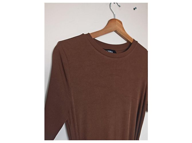 Autre Marque Cider Braunes Rippstrick Maxi-Kleid mit Gürtel - Ansicht 10