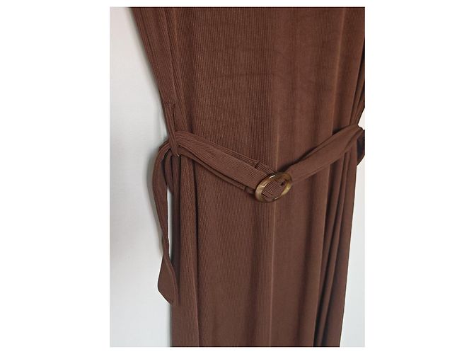 Autre Marque Cider Braunes Rippstrick Maxi-Kleid mit Gürtel - Ansicht 11