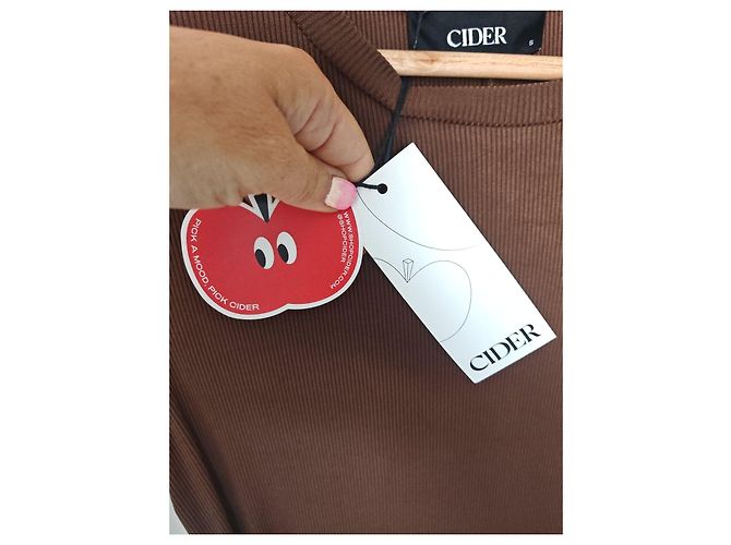 Autre Marque Cider Braunes Rippstrick Maxi-Kleid mit Gürtel - Ansicht 15