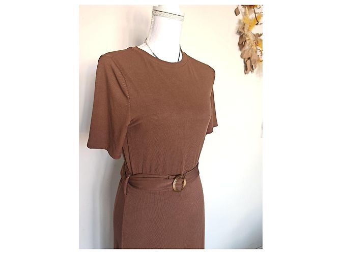 Autre Marque Cider Braunes Rippstrick Maxi-Kleid mit Gürtel - Ansicht 2