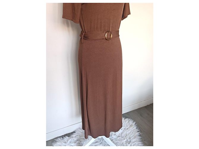 Autre Marque Cider Braunes Rippstrick Maxi-Kleid mit Gürtel - Ansicht 4