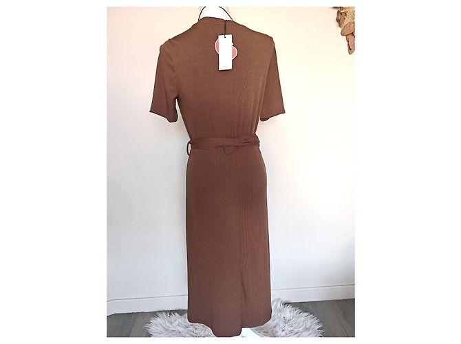 Autre Marque Cider Braunes Rippstrick Maxi-Kleid mit Gürtel - Ansicht 6