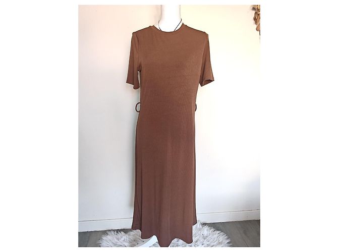 Autre Marque Cider Braunes Rippstrick Maxi-Kleid mit Gürtel - Ansicht 7