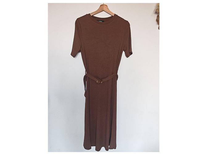 Autre Marque Cider Braunes Rippstrick Maxi-Kleid mit Gürtel - Ansicht 8
