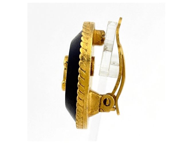 Pendientes de clip Chanel en baño de oro Negro Dorado - vista 2