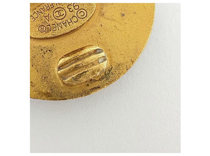 Pendientes de clip Chanel en baño de oro Negro Dorado - vista 4