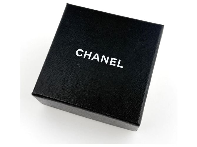 Pendientes de clip Chanel en baño de oro Negro Dorado - vista 6