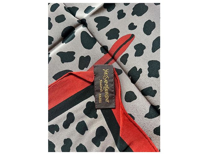 Pañuelo de seda Yves Saint Laurent Estampado Leopardo Negro Roja Beige - vista 4