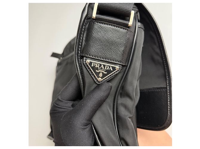 Prada Borsa Messenger in Nylon e Pelle Nero - vista 2