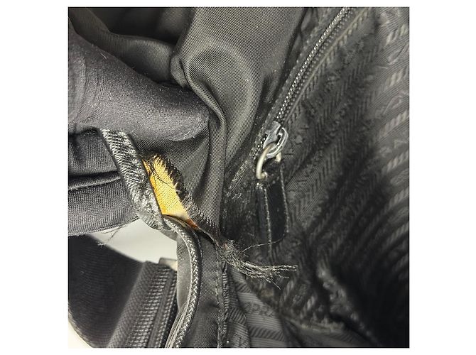 Prada Borsa Messenger in Nylon e Pelle Nero - vista 6