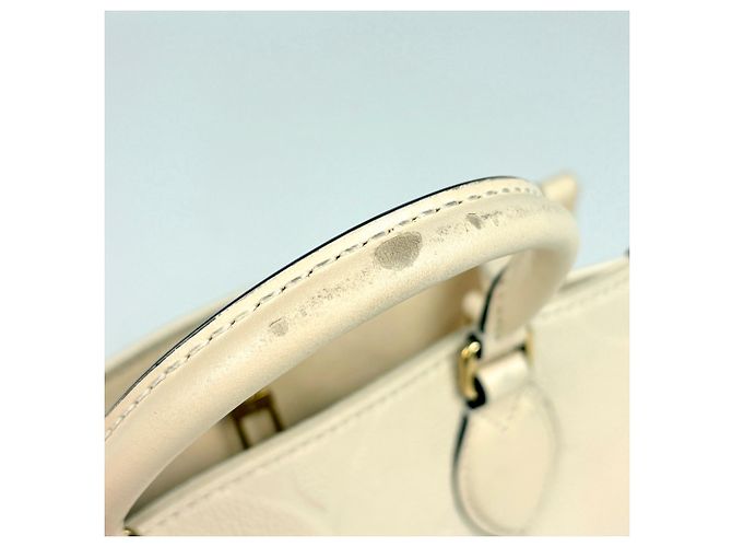 Borsa Louis Vuitton OnTheGo PM Crudo - vista 6