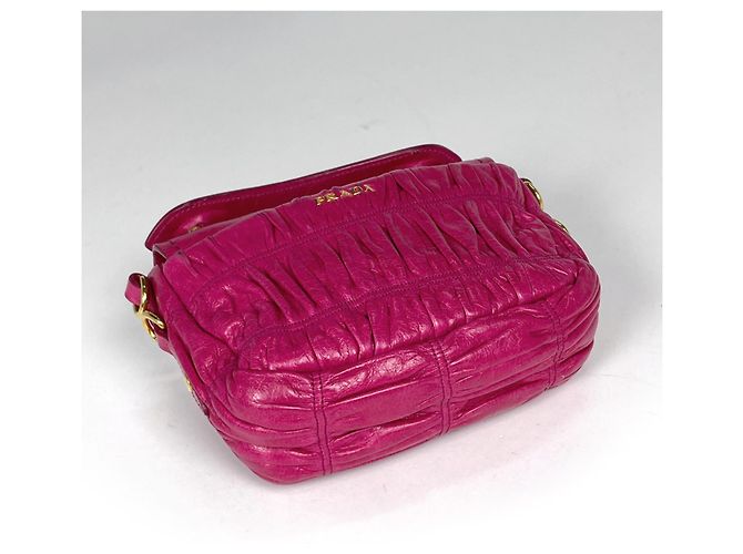 Sac à main en cuir plissé rose Prada - vue 2