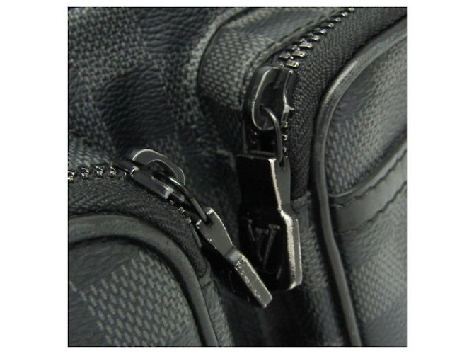 Borsa Messenger Utility Louis Vuitton Damier Graphite Nero - vista 12