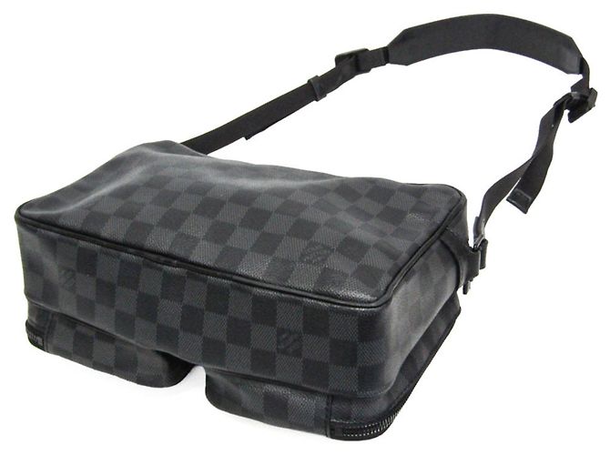 Borsa Messenger Utility Louis Vuitton Damier Graphite Nero - vista 2