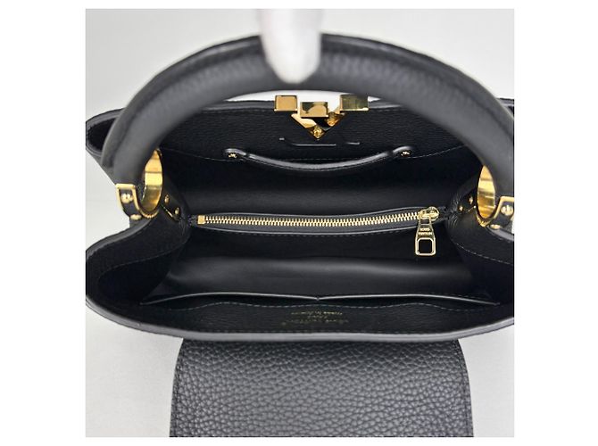 Borsa Louis Vuitton Capucines MM Nero - vista 10