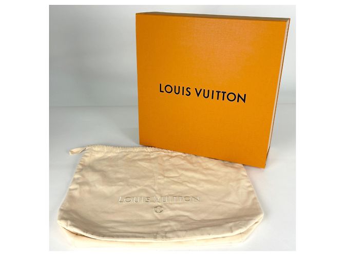 Borsa Louis Vuitton Capucines MM Nero - vista 11