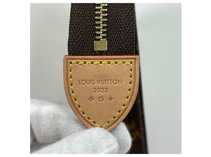 Louis Vuitton Monogram Pochette Toilette 26 Clutch Marrone - vista 4